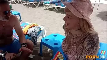 Mature dude gets aun unforgetable birthday gift: Sex with horny MILF Perla Rubia!