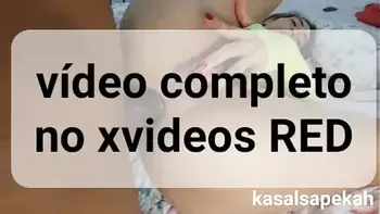 Gostosa toda aberta tomando no cuzinho