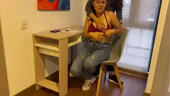 Quiero follarme a la niñera, me tiene caliente el coño!!