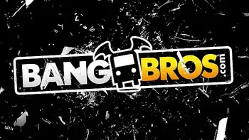 Queen Rogue Shakes Her Big Booty