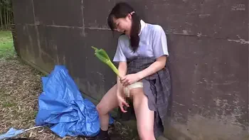 #3まさかこんなけなげなひよこ女子が･･･媚薬を盛られ理性完全崩壊！！ところかまわず野外異物オナニー！イキ漏らし野外アクメ！！