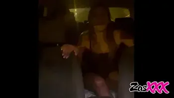 Follando en el coche con un desconocido