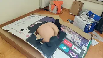 Stepsister receives anal internal cumshot through a hole in a box