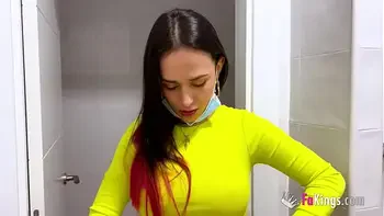 Valen Pink shows us her neighbourhood before a hardcore pounding!