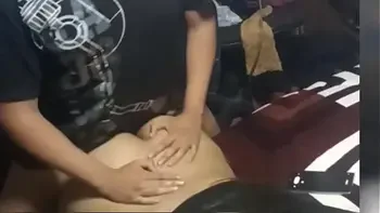 No quiere ver peliculas, quiere sexo.