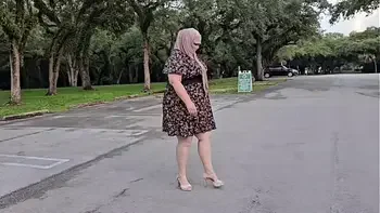 Big ass Pawg hijab Muslim Milf pissing outdoor in the park and getting pussy fingered by stranger