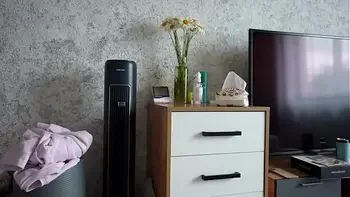 Step Sister Buttcrack while Cleaning