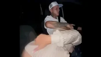 se folla a joven de 21 años después de la disco sexo en auto publico