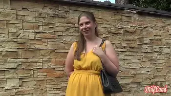 Alice, milf pulpeuse, veut essayer le SM Part 1