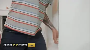 Scott Nails Hides His Mistress Jennifer Exxotic But Her GF Halle Hayes Already Found Her & Fucks Her - BRAZZERS