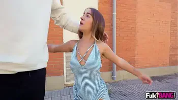 Short Girl Munequita Enfadada vs Big Cock
