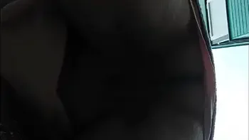 Oma harige kut  onder jurk