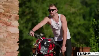 TUSHY Reformed Bad Girl Kelly Get Bored Being Good