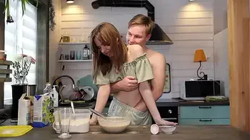 Атстань я готовлю! Нет, я трахать писю!?Много спермы - аплодисменты!