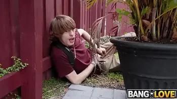 In Richelle Ryan Backyard Chris Lockwood, Ethan Seeks