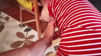 Please sir, help me, I got stuck in the ladder while cleaning