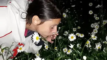 Sex with a housekeeper after a walk in the garden - Girls fly orgasm