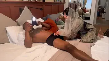 Voy a hacer tiktoks con una influencer musulmana antes del Eid y me la acabo follando mientras el marido está de viaje