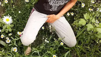 I spy on my neighbor masturbating in the daisies - Girls fly orgasm