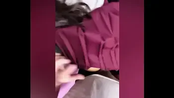 Colegiala Cogiendo Con Su Vecino a Escondidas ¡¡El Cabrón Lo Graba Todo!! Jovencita mexicana caliente se la cogen mientras dobla la ropa y la llenan de leche