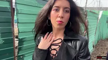 I want to walk through the park with cum on my face! Cum on my face! - Public Cumwalk