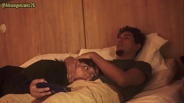 Mirando una pelicula con mi hermanastro y sin querer me trague su pene(Casi nos descubren) ALISONGONZALEZ26 X FANTASIAHARDCORESEX