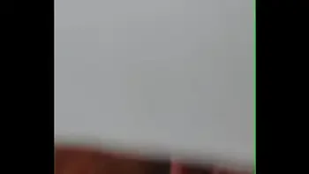 Oma zonder slipje onder jurk