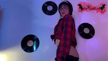 Delicious pin up girl fucked