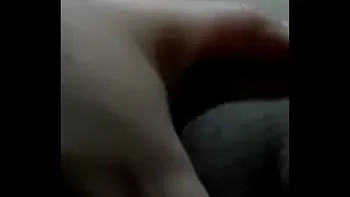 Novinha se masturbando