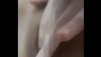 Novinha se masturbando