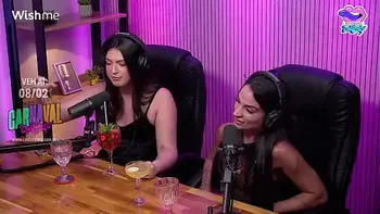 Ela chupou a bucetinha da amiga no estúdio