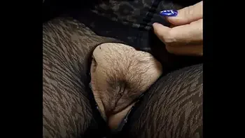 Porto Teresa al centro commerciale e mi fa un pompino nel parcheggio gli carico la bocca di latte mentre passano le macchine