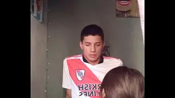 futbolista es Masturbado y tragado con la boca