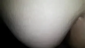 Esposa novinha faz um sexo amador com punheta, boquete e gozada na buceta