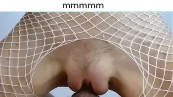 follada y gimiendo con ese coño hinchado y gordo