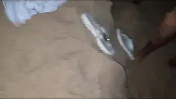 Famosinha é Vista Dando na Pele Para Dois Garotos Na Praia em Salvador | Completo no RED