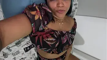 Sai sem calcinha no mercado meu vizinho viu me ajudou e comeu meu cuzinho no pelo sem camisinha