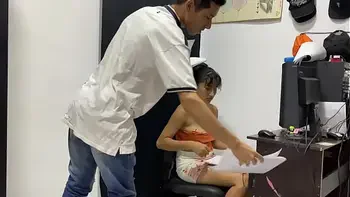 me follo a mi compañera de trabajo en la oficina