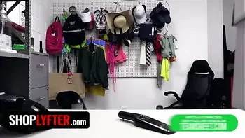 Anna Starr Thinks She’ll Get Away With Shoplifting If She Hides The Merchandise In Her Pussy