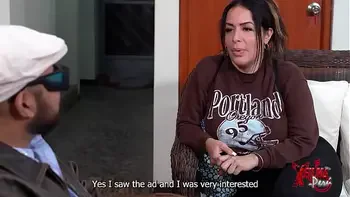 MILF ninfómana de grandes tetas y jugoso culo pasa casting para deslechar a un joven afortunado