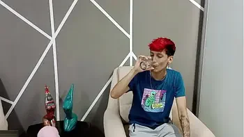 pareja de hermanastros muy cachondos follan mientras tienen su casa sola parte 1