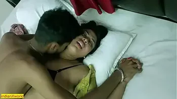 TV Mechanic fuck hot bhabhi at her room! Desi Bhabhi Sex