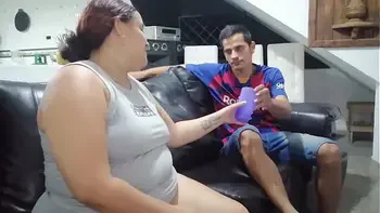 mi vecina sabe como agradecer con una mamada  con garganta profunda y follo su coño gordo