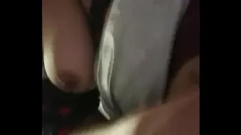 Au parking public baiser la chatte mouillée