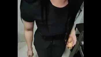 Mi Vecina Estefani LLEGA A PEDIRME HUEVOS !