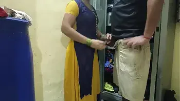 जब घर में साहब हों मेम साहब नही थी तभी नेकर के सात किया सेक्स