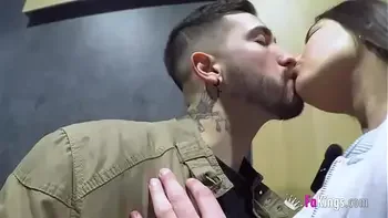 Sneaky fuck inside a mall: Nuria Millan knows how to roll!! :-D