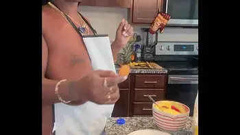 Making banana pudding