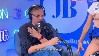 Little kinky Colombian Mayraoficial cums on the Sybian machine - Juan Bustos Podcast