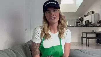 Barista girl cheats on her boyfriend while he's at work i bet you would fuck me better anyways...